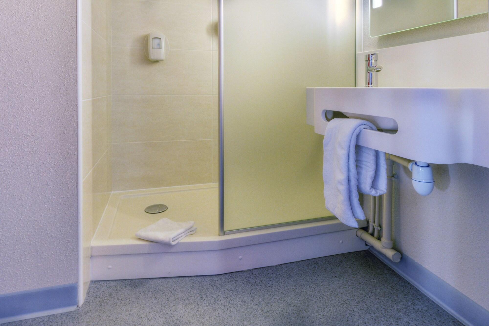 B&B Hotel Marseille Les Ports Екстериор снимка