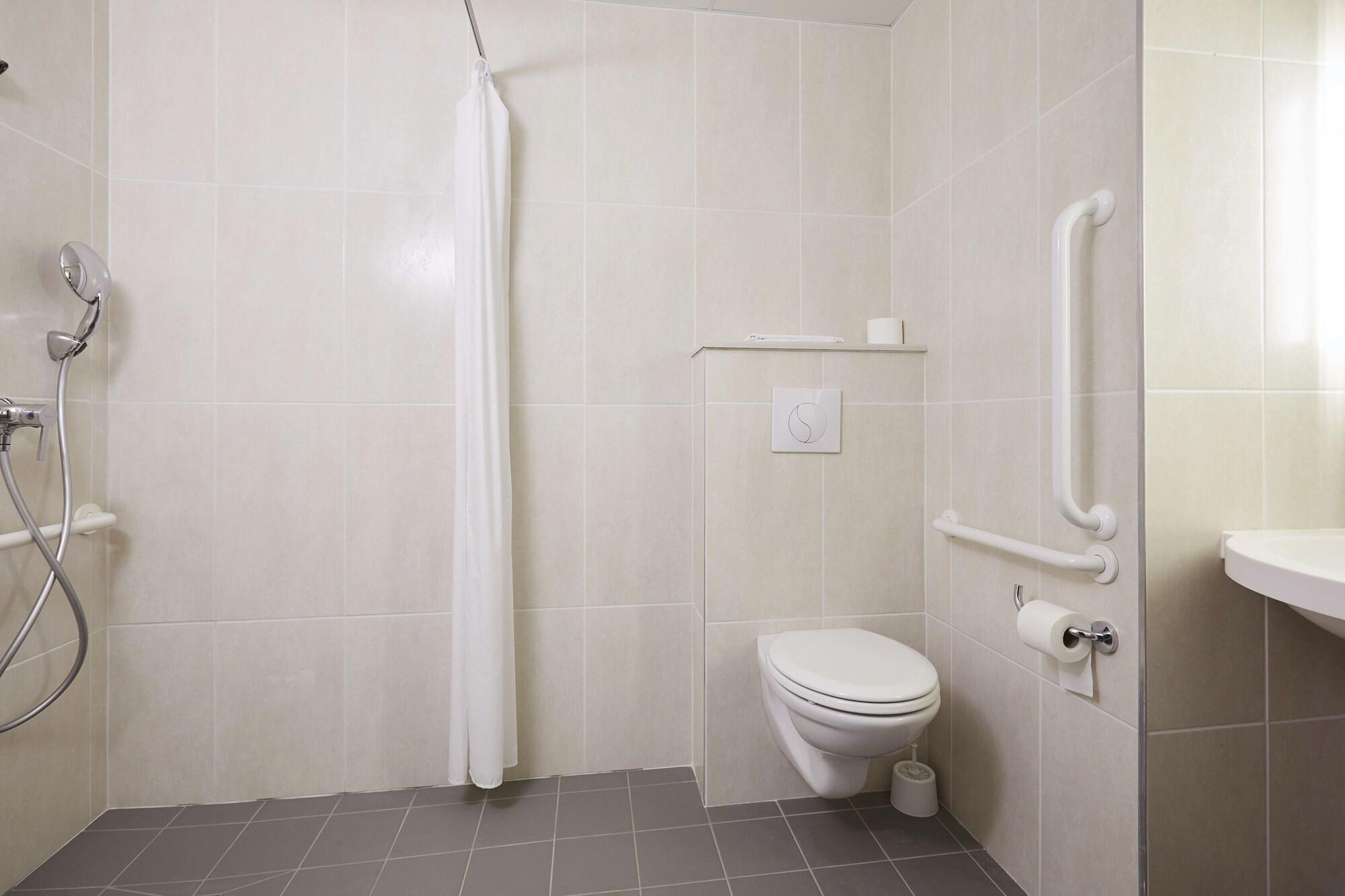 B&B Hotel Marseille Les Ports Екстериор снимка