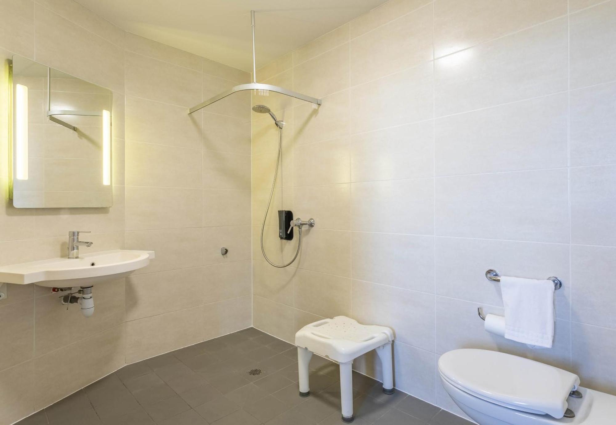 B&B Hotel Marseille Les Ports Екстериор снимка