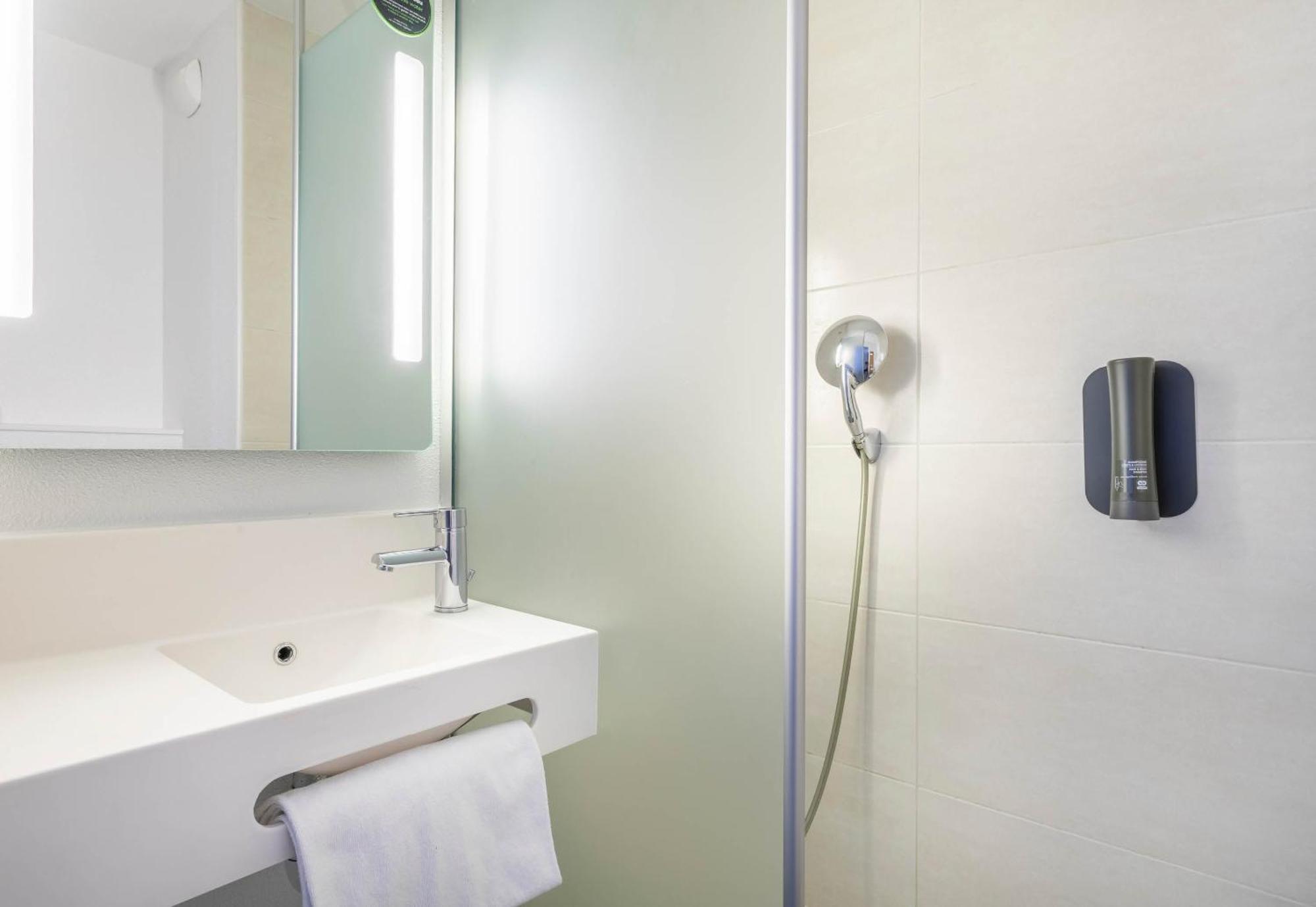 B&B Hotel Marseille Les Ports Екстериор снимка