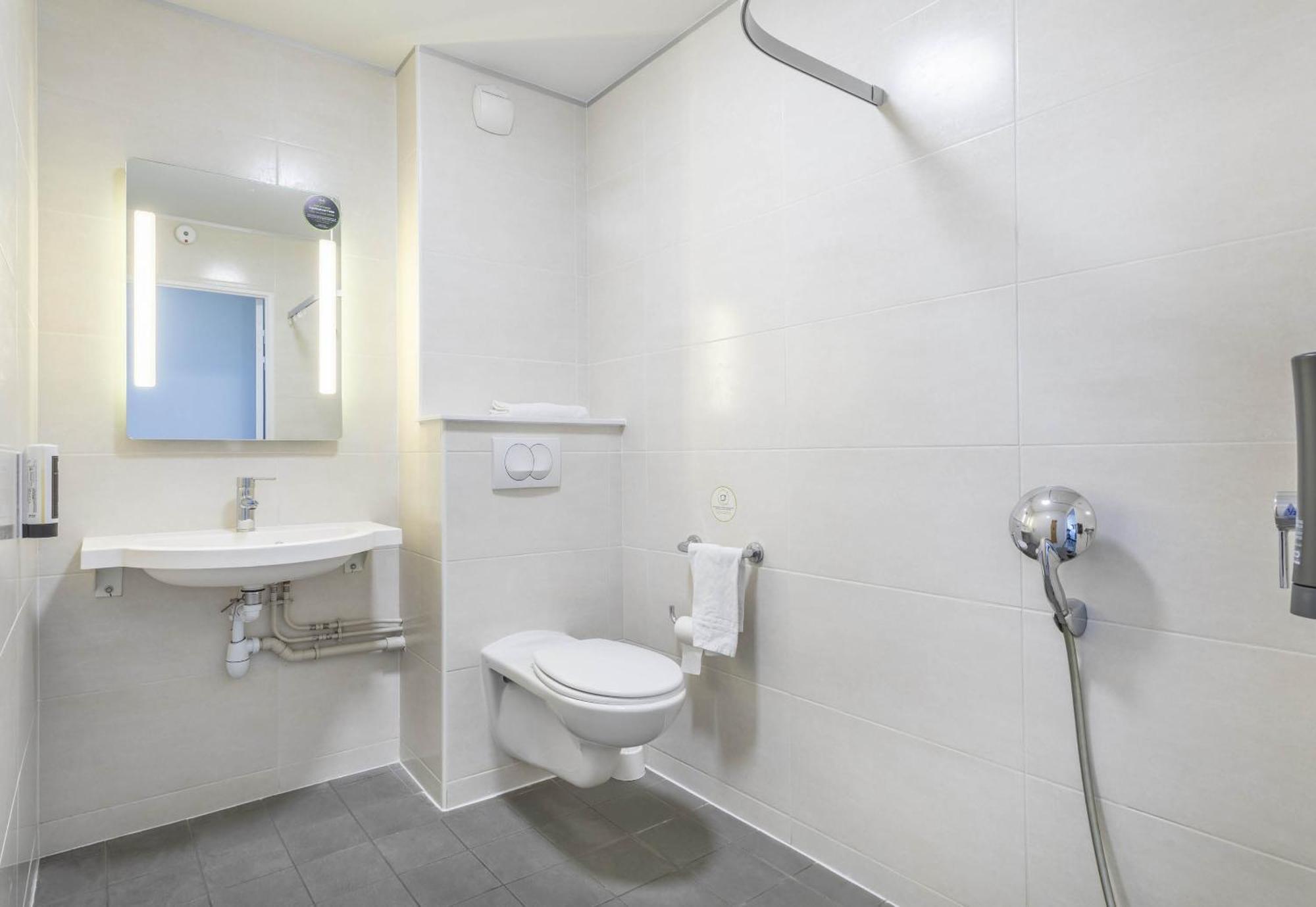 B&B Hotel Marseille Les Ports Екстериор снимка