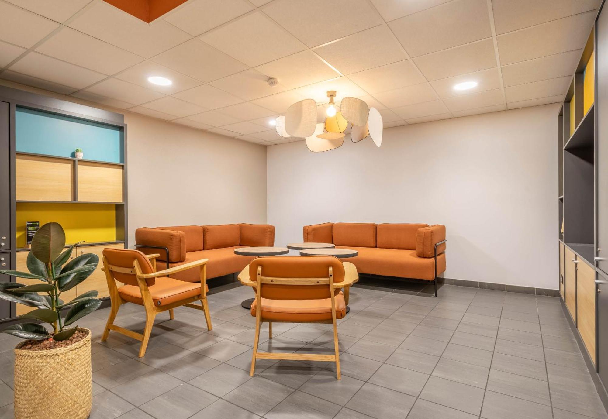B&B Hotel Marseille Les Ports Екстериор снимка