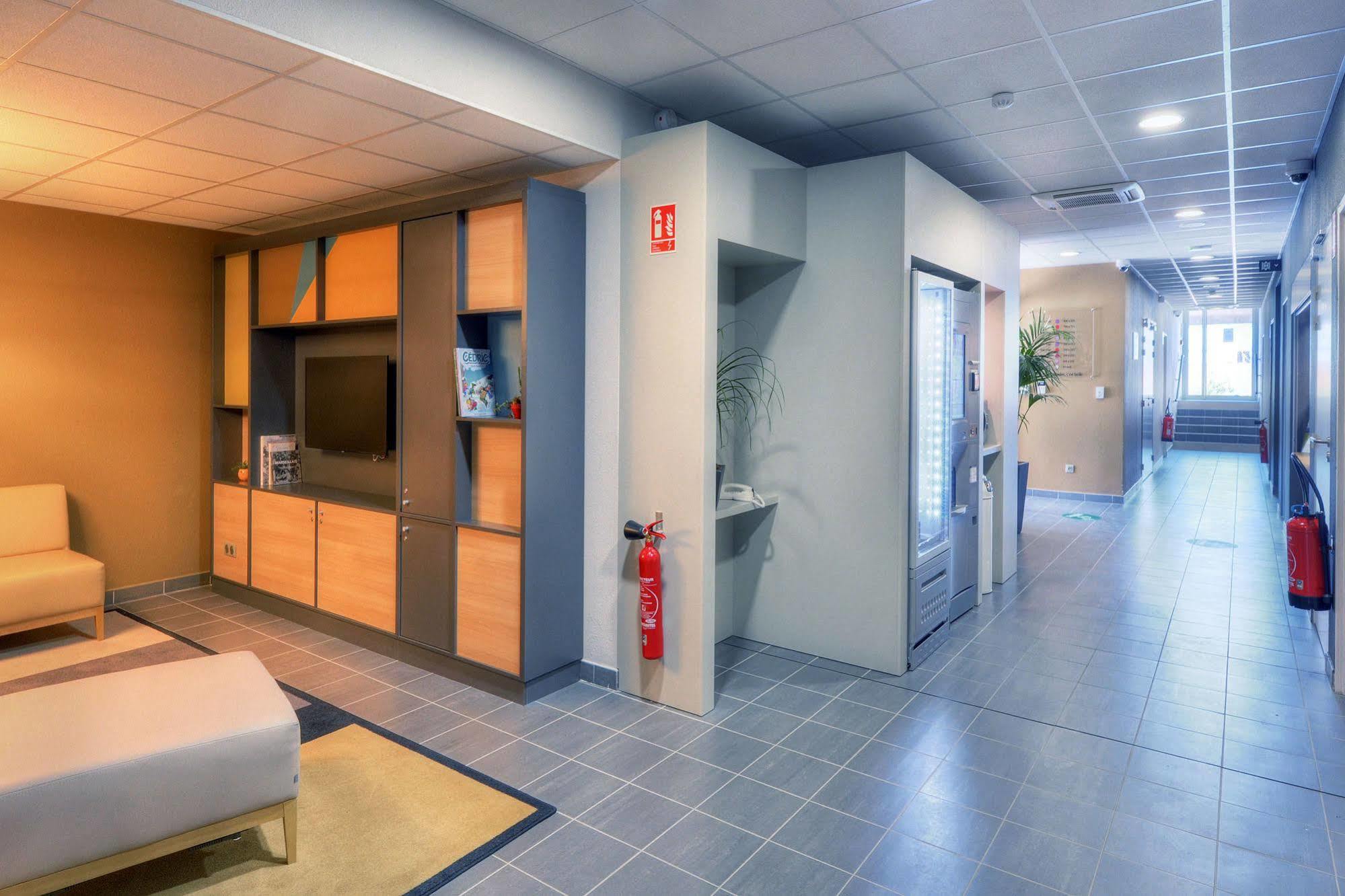 B&B Hotel Marseille Les Ports Екстериор снимка